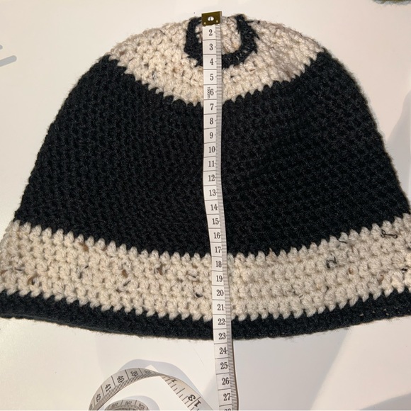 Handmade crochet 8-ball beanie - Picture 4 of 6